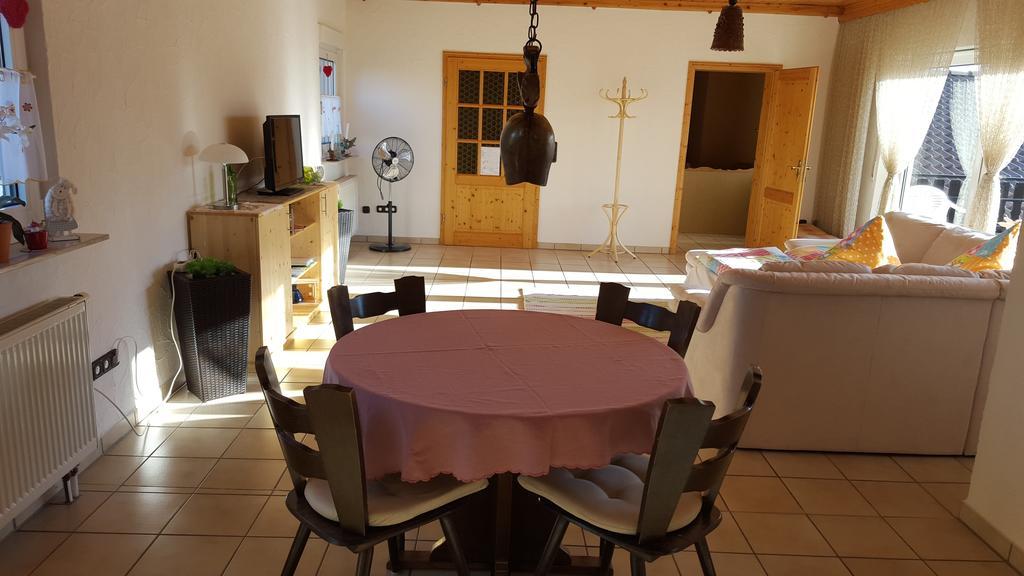 Ferienwohnung Weingut Leis โอสตริช-วินเคิล ห้อง รูปภาพ